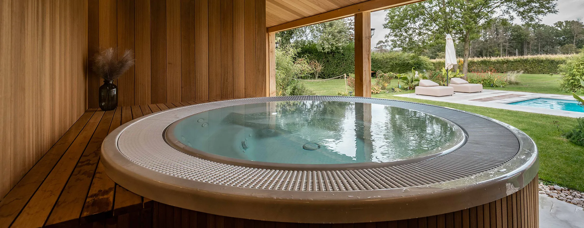 Bali Hot Tub — alternative view
